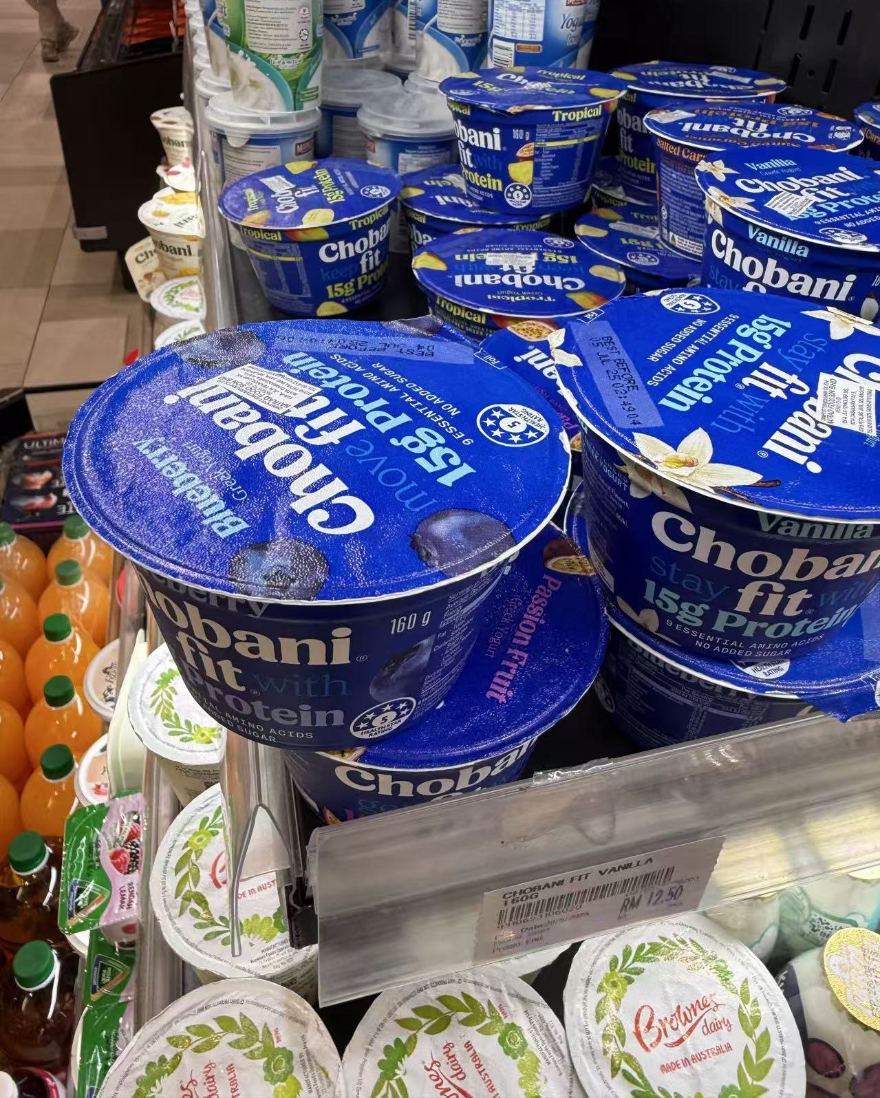 九月下旬，吉隆坡一家超市的冷藏货架。酸奶区以进口品牌为主。
