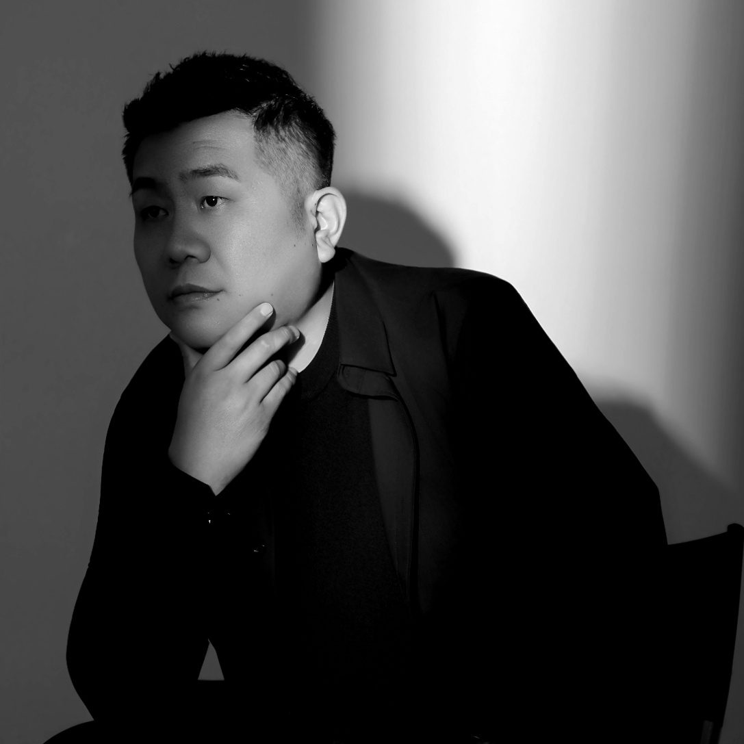 设计师岳自军工作照